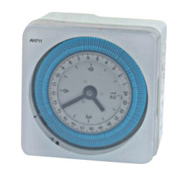 TIMER ANALOGICO 24 ORE 72x72mm